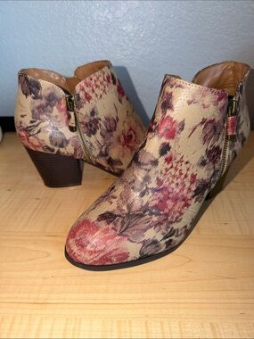 Style & Co Masrinaa Floral Beige Ankle Boots Sz 9W